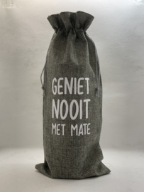 Verschillende Teksten op wijnzak