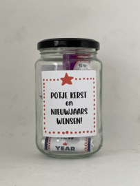 Verschillende potten met passende tekst