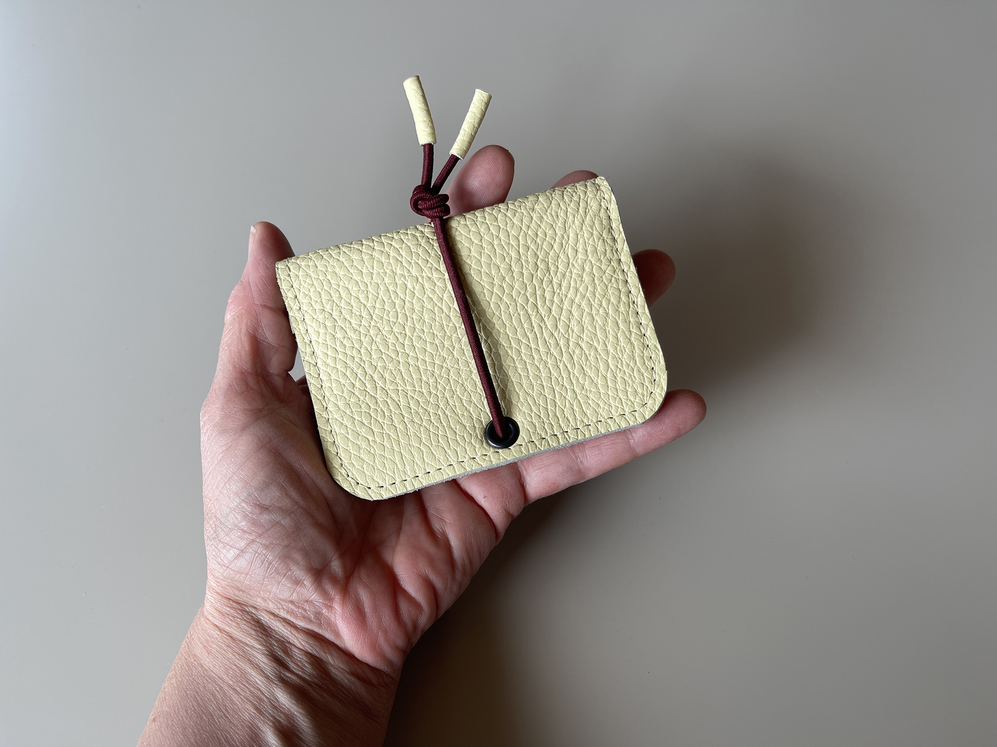 KNOT wallet mini - butter leather & burgundy elastic