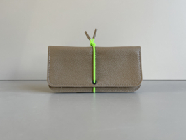 KNOT wallet wide - tree bark leather & neon green elastic