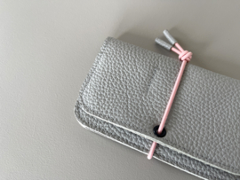 KNOT wallet - concrete leather & soft pink elastic