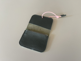 KNOT wallet mini - dark cedar leather - sot pink elastic