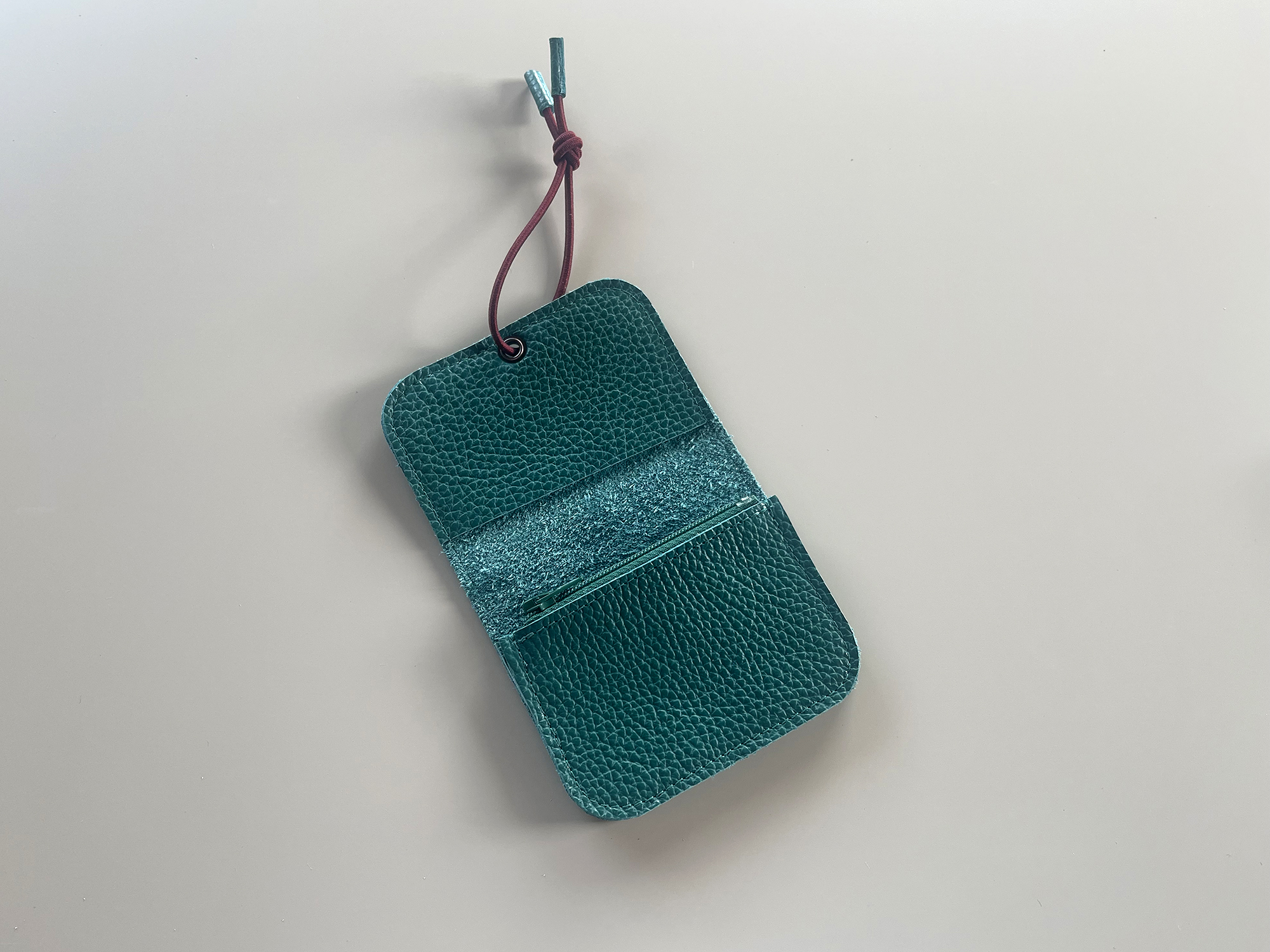 KNOT wallet mini - pine leather & burgundy elastic