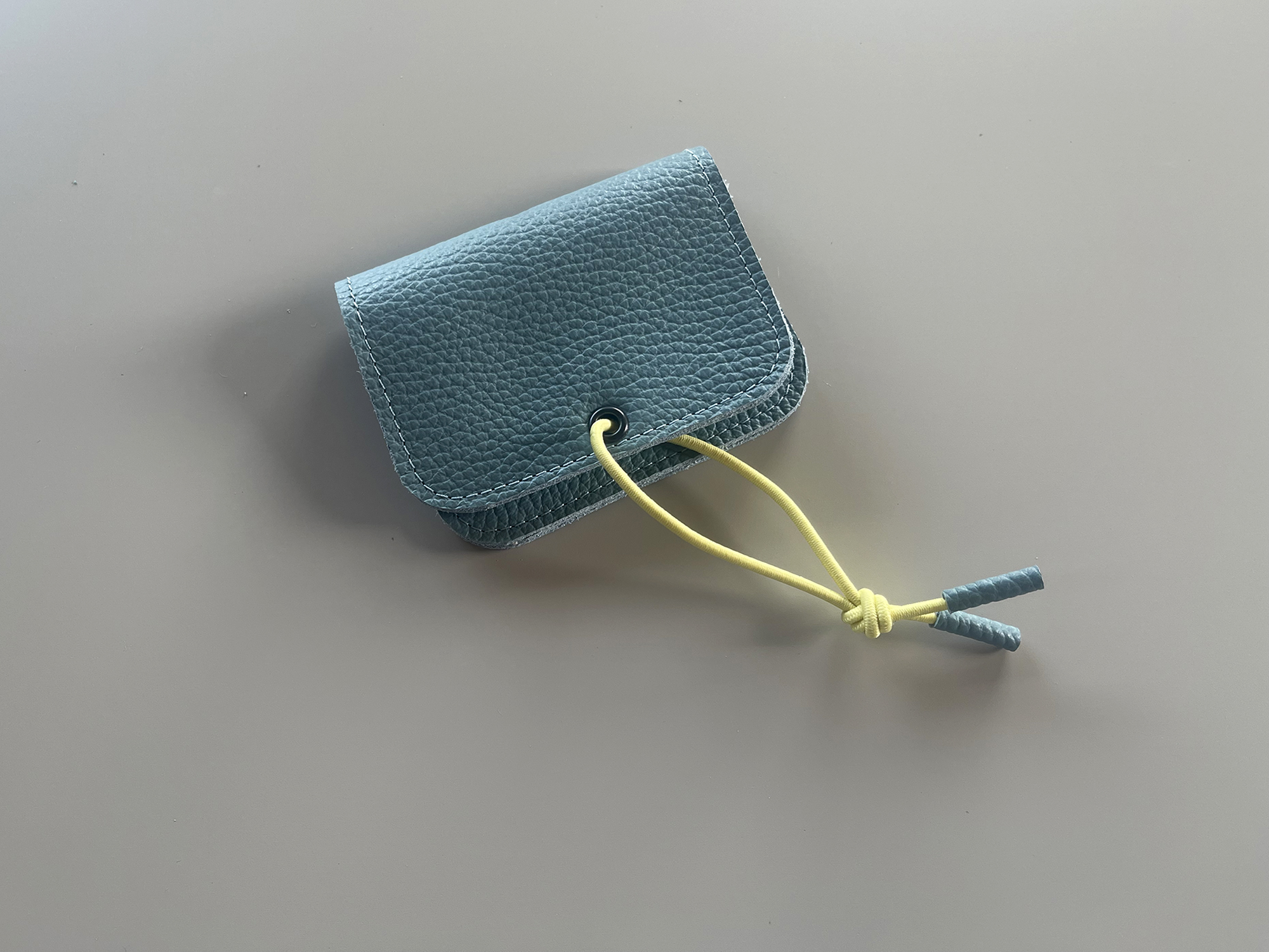 KNOT wallet mini - mist leather & soft yellow elastic