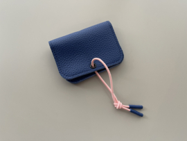 KNOT wallet mini - navy leather & pink elastic