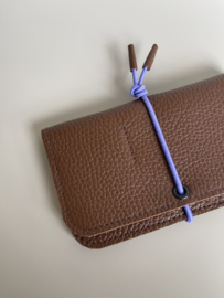 KNOT wallet - hazelnut leather & lilac elastic