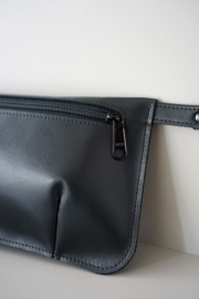 HIP POUCH - black leather