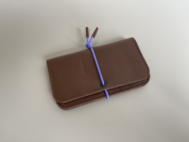 KNOT wallet - hazelnut leather & lilac elastic