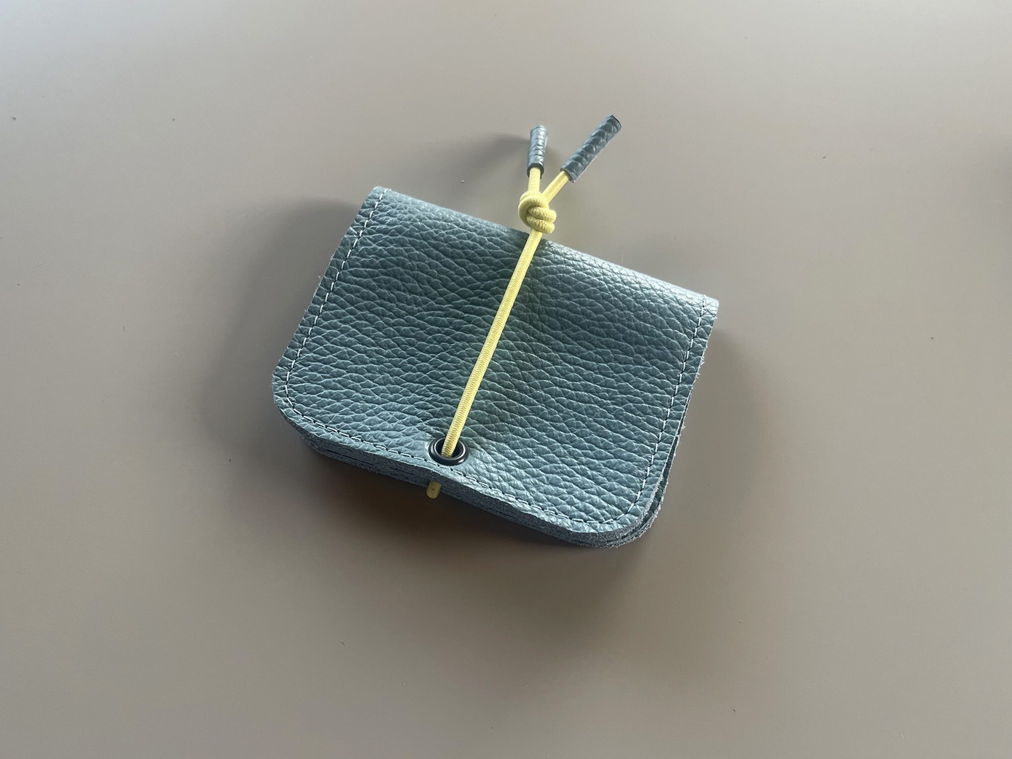 KNOT wallet mini - mist leather & soft yellow elastic