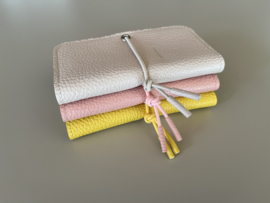 KNOT wallet - dandelion leather & elastic