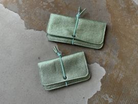 KNOT wallet - green shimmer leather