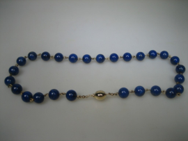 Lapis-Lazuli collier met 14 karaat gouden bolsluiting
