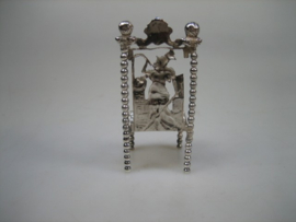 Antieke Zilveren miniatuur stoel van H. Herbert Hooijkaas Schoonhoven uit ca. 1874