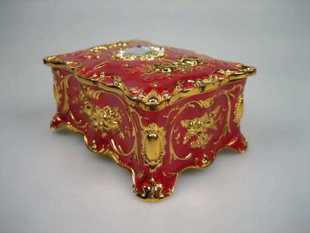 Luxe Sieraden Box Rood geëmailleerd met goudkleurige versieringen