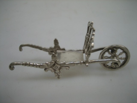 Zilveren oud miniatuur kruiwagen van J. Weeda uit ca.1969