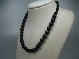 Antiek Onyx collier met zilveren karabijn sluiting