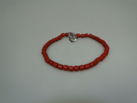 Imitatie Bloedkoraal met een zilveren kapittelstokje en hartje