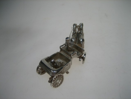 Zilveren miniatuur rijtuig met man op de bok en dame , Amsterdam ca. 1977