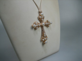 Groot Kruis met Parels goudkleurig verguld met koord collier