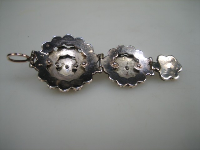 Antiek Rose Gouden Granaat Hanger met 3 rozet granaten boven elkaar van groot naar klein  uit ca. 1895