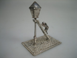 Zilveren lantaarnopsteker Miniatuur uit ca. 1977