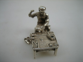 Miniatuur Zilver Schoenmaker | Antiekjuwelier | Antiek & Oud Zilver uit 1964