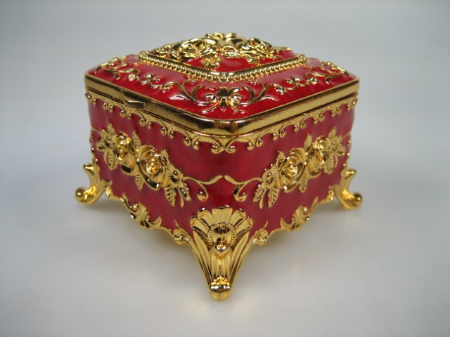 Luxe Sieraden Doosje Rood geëmailleerd met goudkleurige versieringen