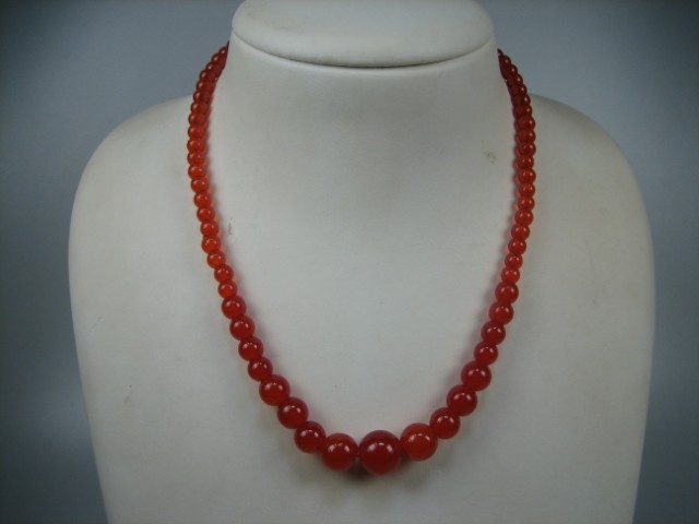 Prachtig rond geslepen Agaat ketting aflopend met stersluiting