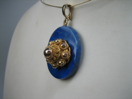 Antieke 14 karaat geelgouden hanger op  Lapis lazuli en gouden hangoogje uit ca. 1889