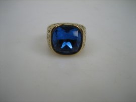 Herenring met synthetische Blauw Saffier steen nieuw uit eigen import