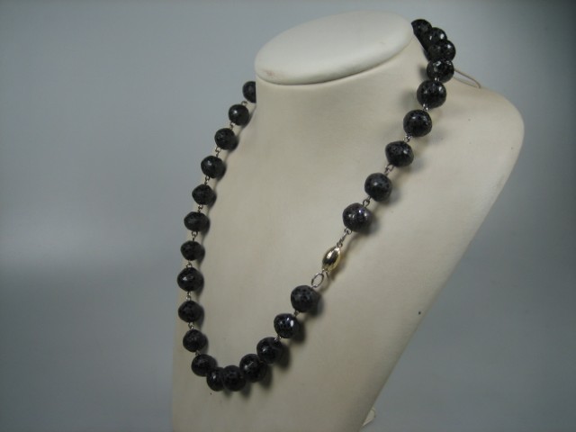 Antiek Granaat collier met gouden sluiting geschakeld op zilverdraad uit ca. 1860