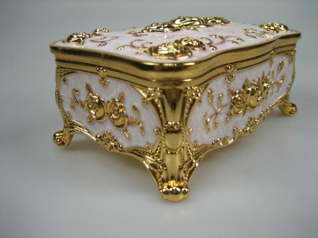 Luxe Sieraden Box Wit geëmailleerd met goudkleurige versieringen