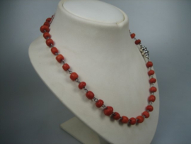 Antiek Bloedkoralen Collier met antieke zilveren sluiting en geschakeld op Zilver uit ca. 1900
