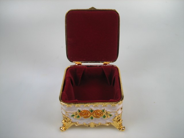 Luxe Sieraden Doosje geëmailleerd met goudkleurige versieringen Wit