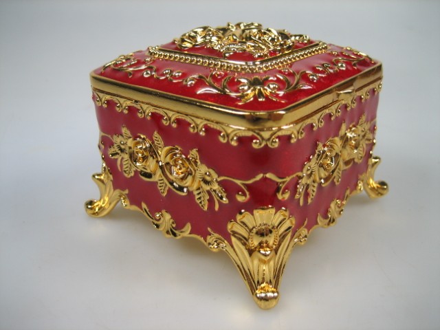 Luxe Sieraden Doosje Rood geëmailleerd met goudkleurige versieringen