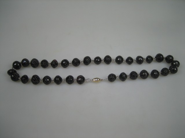 Antiek Granaat collier met gouden sluiting geschakeld op zilverdraad uit ca. 1860