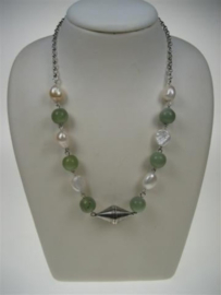 Antiek Collier met Jade en Parels op zilver geschakeld