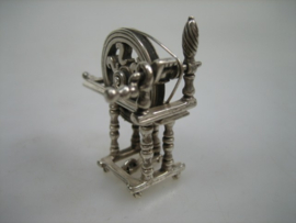Miniatuur Zeldzaam Zilveren Spinnenwiel uit ca. 1969