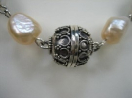 Antiek Parel collier met diversen zilver stukken