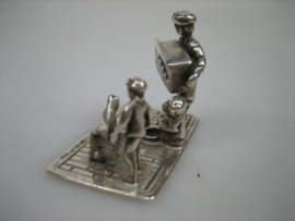 Zilver Hollands miniatuur Man met Aapje en Hond met een hand draaiorgel uit ca. 1983