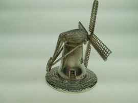 Zilveren zeldzame Boerenmolen met draaibare boven kap en wieken 1977