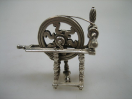 Miniatuur Zeldzaam Zilveren Spinnenwiel uit ca. 1969