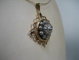 Antieke 14 karaat Zeeuwse geelgouden hanger met zilveren Zeeuwse knop uit  ca.1886