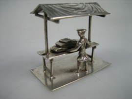 Zilveren miniatuur stoffenkraan uit ca. 1975 | Antiekjuwelier.nl