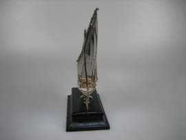 Antieke vintage Hollands sterling zilveren miniatuur zeiljacht uit ca. 1928