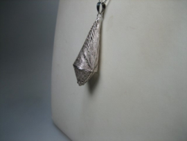 Zilveren filigrain hanger met zilveren collier uit ca.1950
