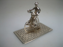 Zilver Miniatuur man op antieke fiets uit ca. 1980