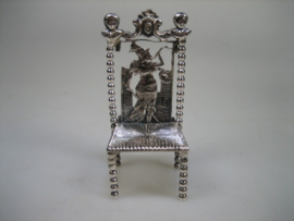 Antieke Zilveren miniatuur stoel van H. Herbert Hooijkaas Schoonhoven uit ca. 1874