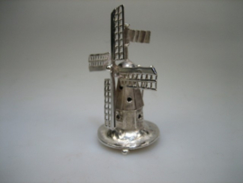 Antieke Miniatuur Zilveren Molen met beweegbare wieken en vlag uit ca. 1894 /1936