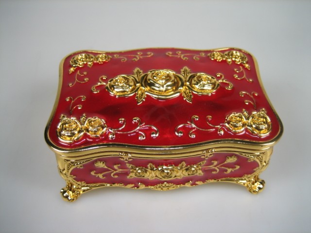Luxe Sieraden Box Rood geëmailleerd met goudkleurige versieringen
